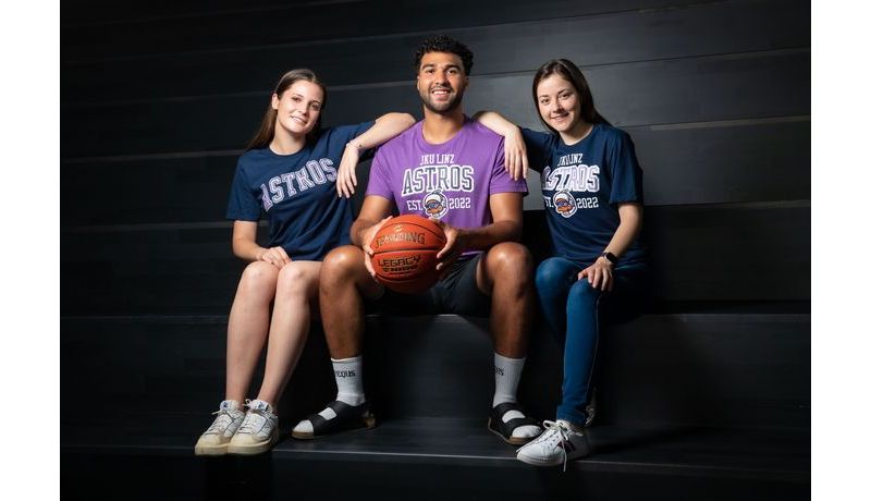 [Translate to Englisch:] College T-Shirt 